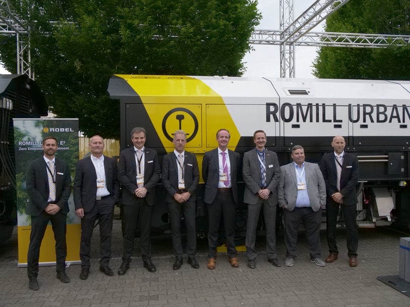 Handover of the Robel Hybrid Milling Machine to Plasser American